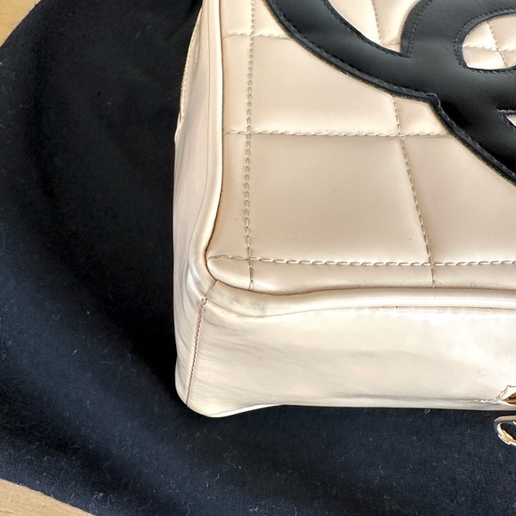 Chanel Vintage Heart Vanity Bag - Picture 7 of 16